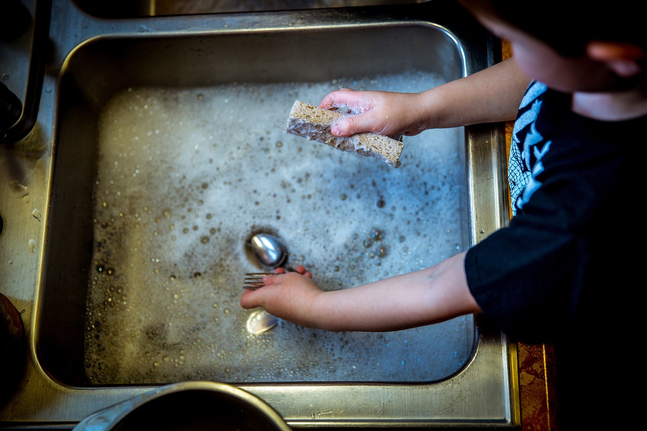 washing dishes, soap, sink-1112077.jpg